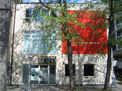 Number Of Visitors (Besucherzahl), 2005 by Jens Haaning and SUPERFLEX installed at Frankfurter Kunstverein. 