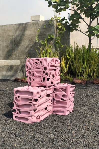 Pink Element no. 11 / Corner. Installed at Galería OMR, Mexico City, 2019.